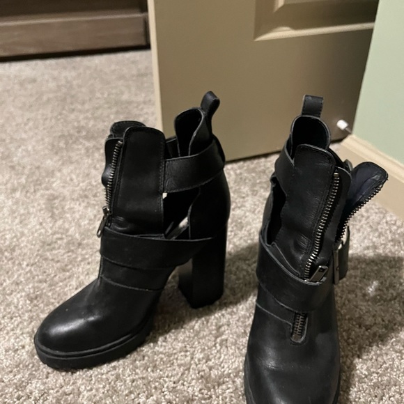 Steve Madden boots - Picture 2 of 3